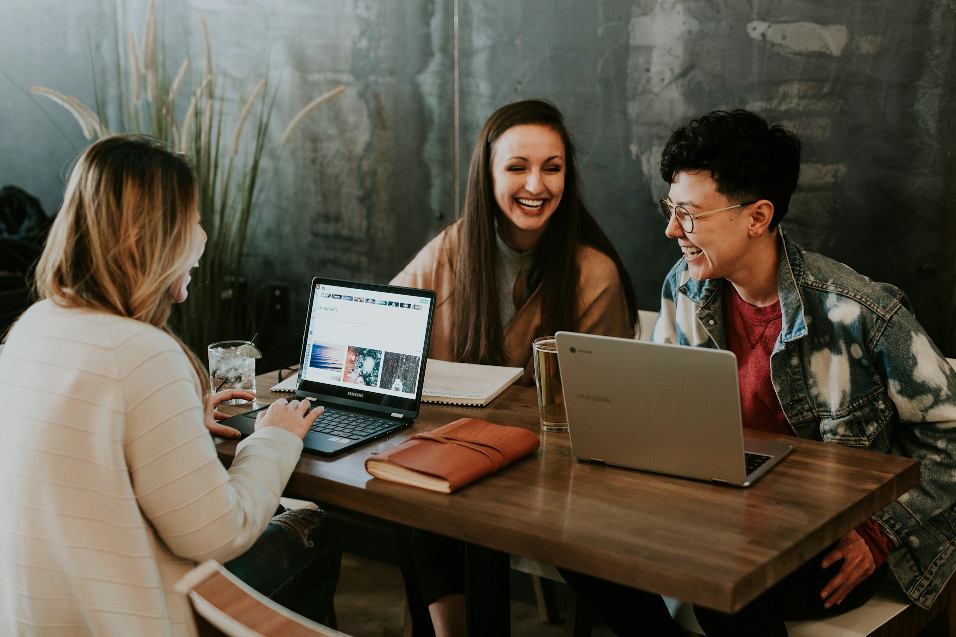 Jovens de Paraisópolis aprendendo tecnologia